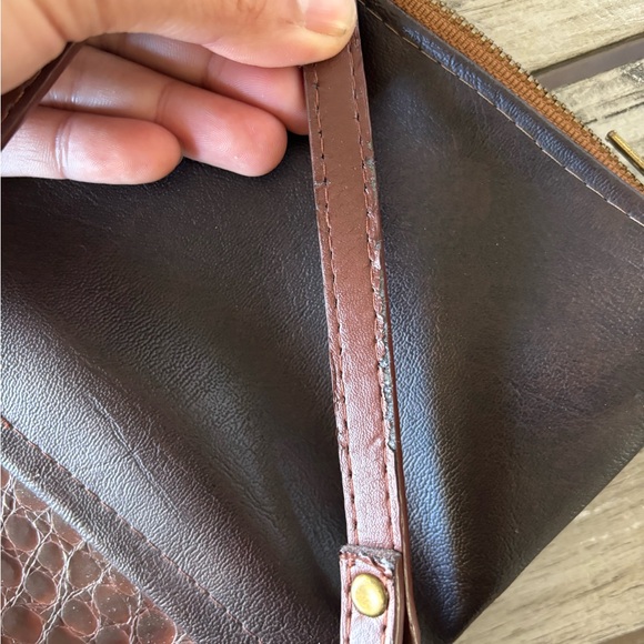 Oceans End Hawaii brown and black vegan leather crossbody bag - Picture 6 of 6